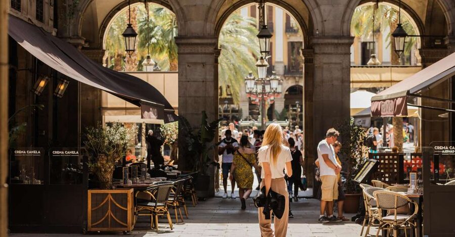 Barcelona: Private Custom Tour with a Local – Icons & Gems - Price and logistics: where the $53 fits