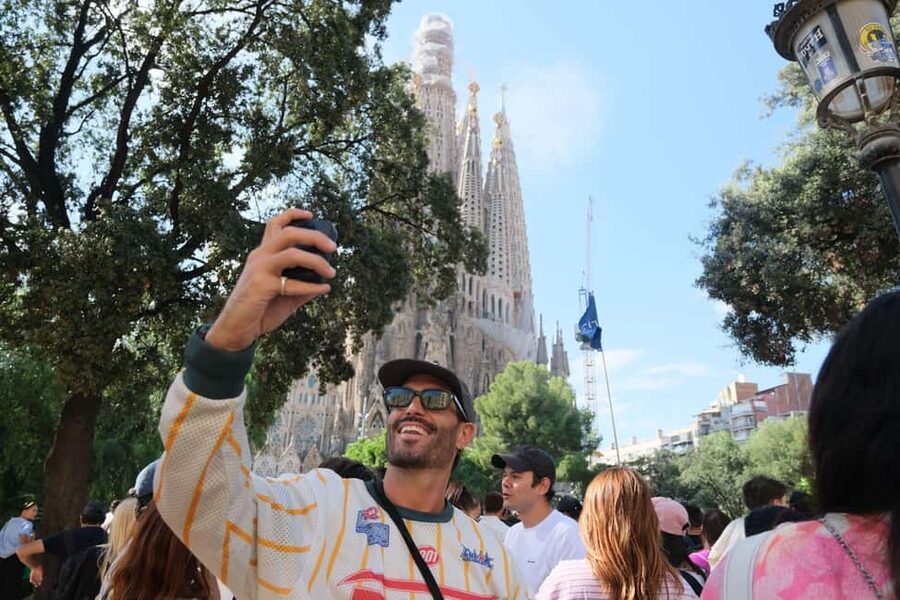 Barcelona Private E-Bike Tour (2.5h): Gaudí & City Stories - Sagrada Família: the best angle comes with the right pace