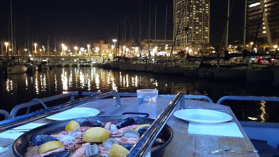 Barcelona: Private Evening Cruise with Dinner and Drinks - Dinner at Sea: Paella, Beer, Sangria, and the Pace of the Meal