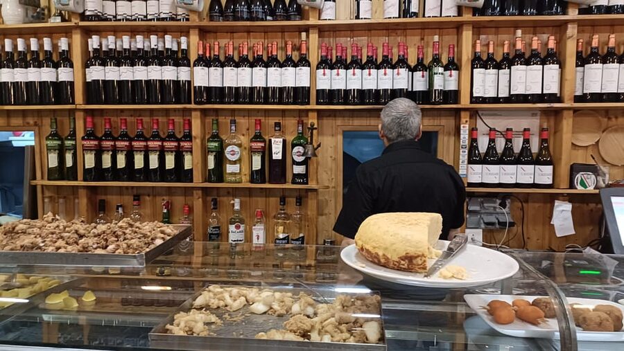 Barcelona private Family-Friendly Cultural & Food Tour - The market (Mon–Sat, 9:00–15:00) and the tapas plan B