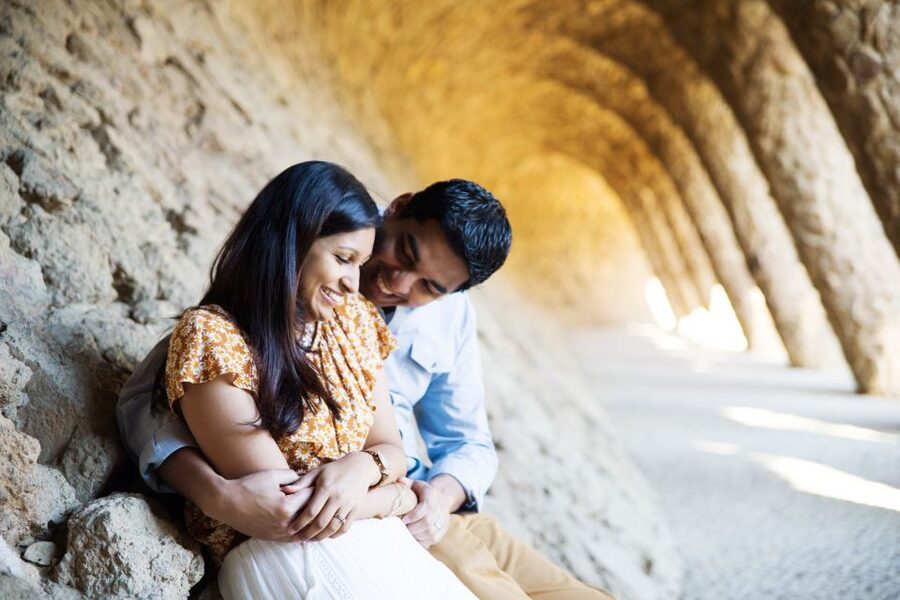 Barcelona: Private Full Park Güell Photoshoot - Meeting at Carretera del Carmel and finding your pink umbrella