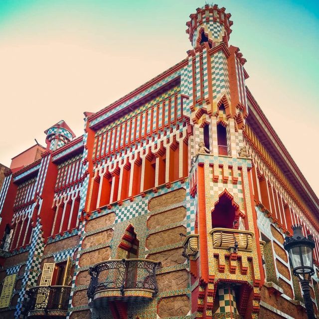 Barcelona: Private Gaudi Tour to Casa Mila & Casa Vicens - Casa Batlló: you get it by learning how to look