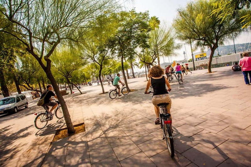 Barcelona: Private Group Bike Tour - Language and group setup: what you should expect with a private group