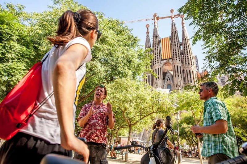 Barcelona: Private Group Bike Tour - From the bike shop to the coast: Port Olímpic and beach promenade time