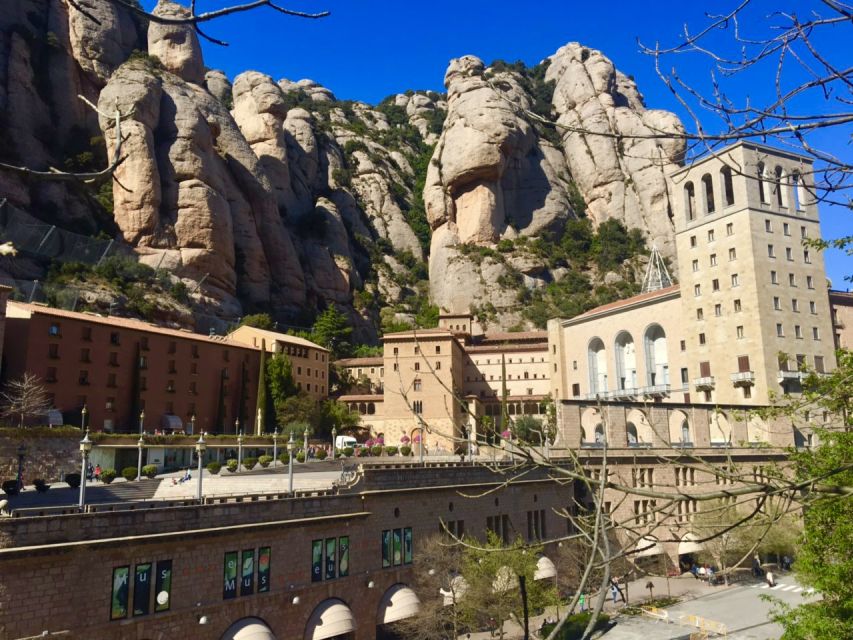 Barcelona: Private Montserrat Tour with Entry Tickets - The simplest way to picture the day: Barcelona to Montserrat, then back