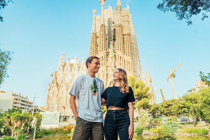 Barcelona : Private Photoshoot Outside Sagrada Familia - The 15-minute timing: short, structured, and focused