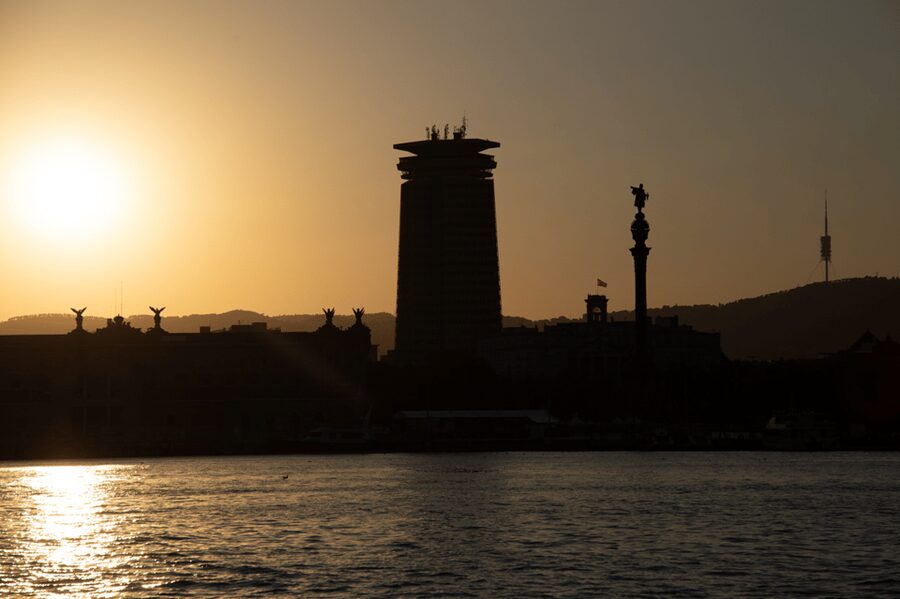 Barcelona: Private Romantic Sailing Tour with Drinks - Columbus Monument to Montjuïc Hill: the view that makes you slow down