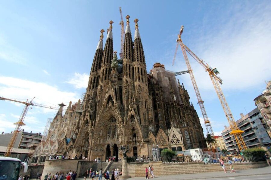 Barcelona: Private Sagrada Familia and Park Guell Tour - Key reasons this Gaudi tour works