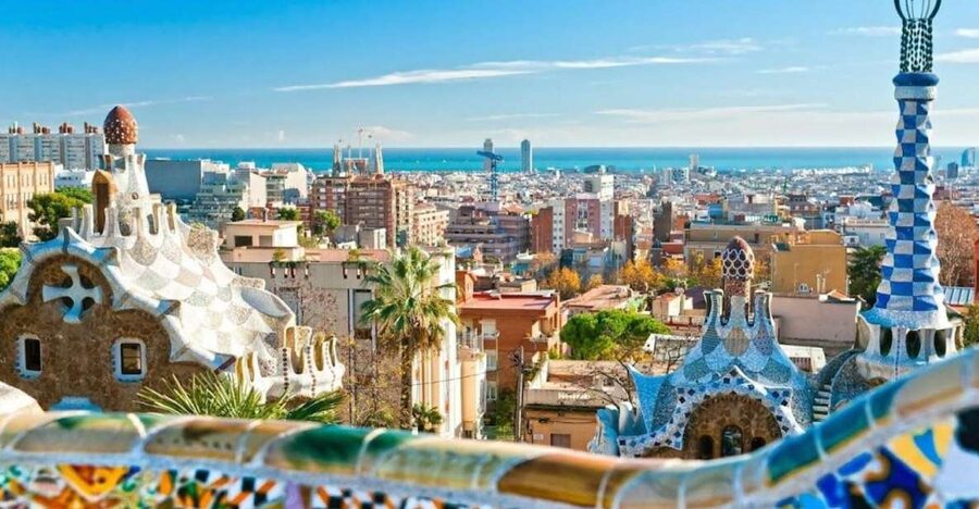Barcelona: Private Sagrada Familia and Park Guell Tour - Private guide plus skip-the-line: the real value