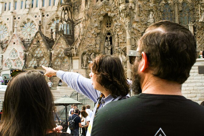 Barcelona: Private Sagrada Familia & Park Guell tour with Pickup - Who this tour suits best (and who might skip it)