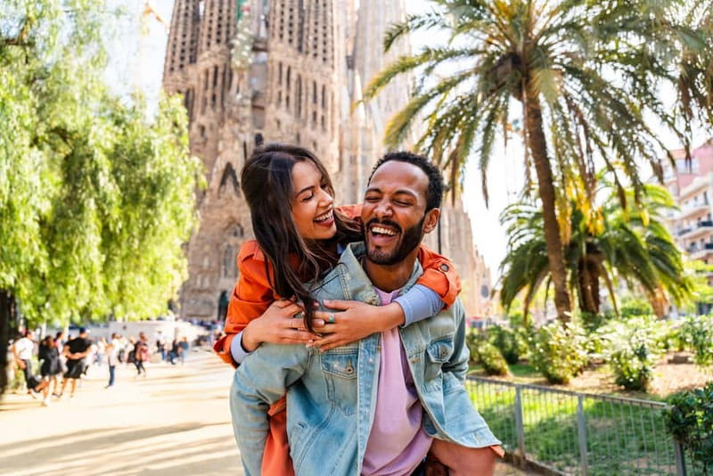 Barcelona: Private Sagrada Familia Photoshoot - What Happens During Your Session (30 to 60 Minutes of Guided Portraits)