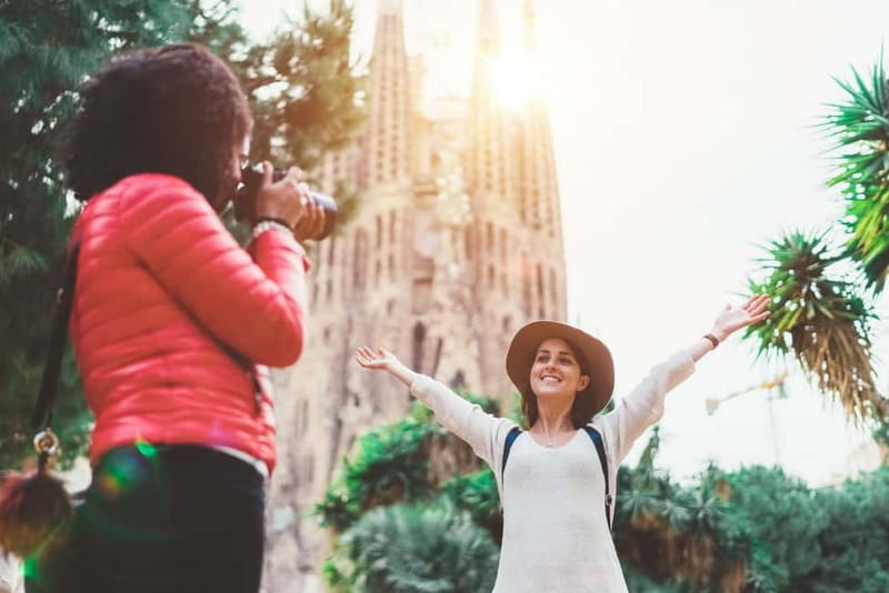 Barcelona: Private Sagrada Familia Photoshoot - Poses, Patience, and Professional Coaching That Makes You Look Like You
