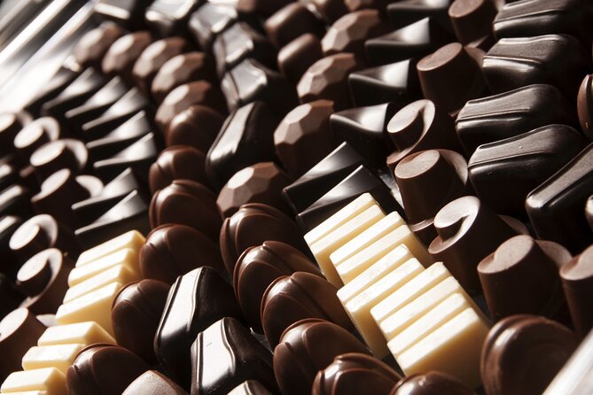 Barcelona Private Sweet Tasting & Stories - Starting at Plaça Reial: Gaudí’s Lanterns and the Napoleonic Square