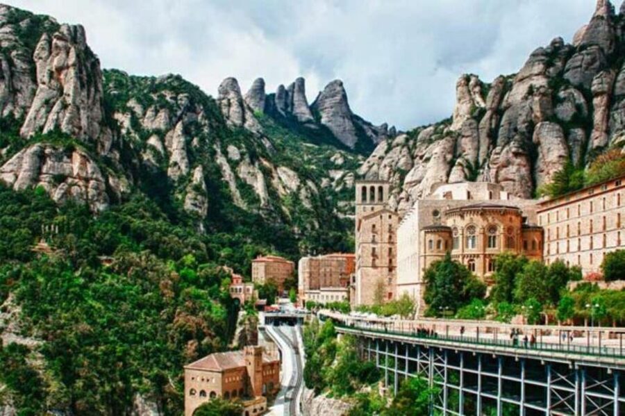 Barcelona: Private Tour Castles, Salt, Montserrat and Wines - Key Highlights You’ll Actually Care About