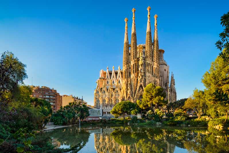 Barcelona Private Tour: Sagrada Familia,Park Güell & Pedrera - Key highlights worth planning around