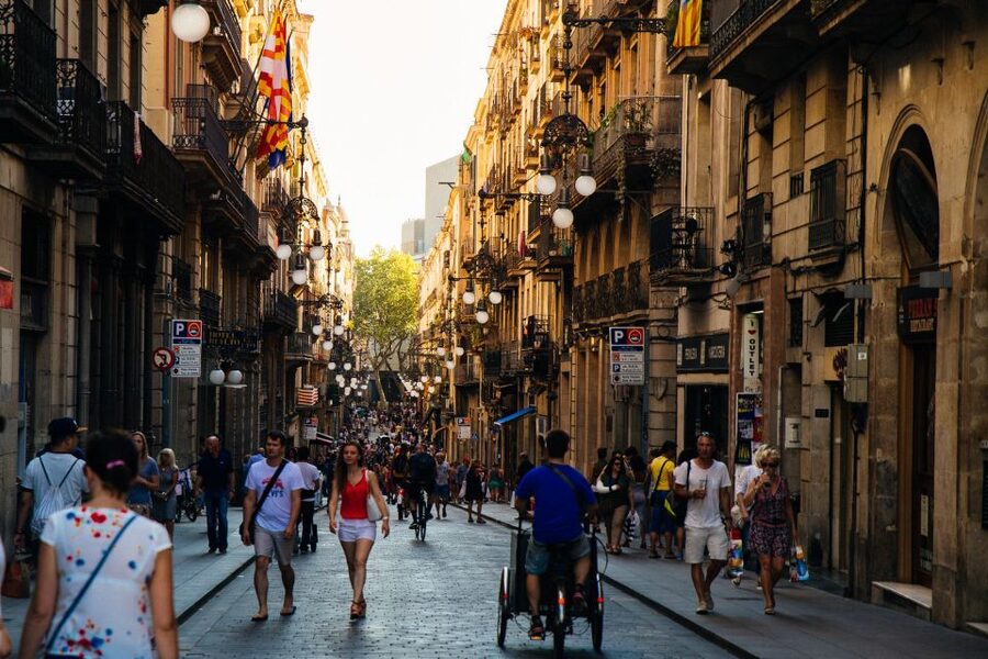 Barcelona: Private Tour w/ Locals – Highlights & Hidden Gems - Plaça Reial: The Local-Atmosphere Stop You Can Feel