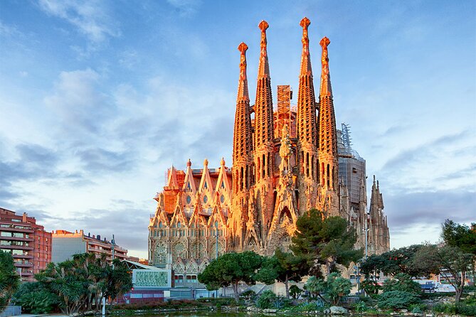 Barcelona Private Transfer from City Centre to Cruise Terminal - Picking the right vehicle for your group (and your bags)