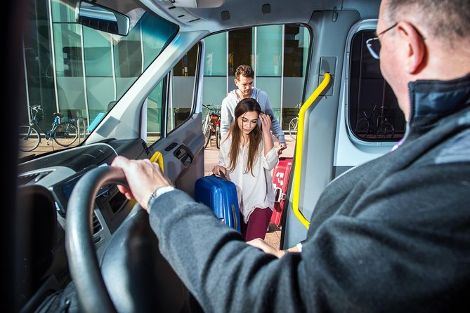 Barcelona Private Transfer from Cruise Port to Barcelona Airport - The private ride to BCN: 45 minutes (plus traffic reality)