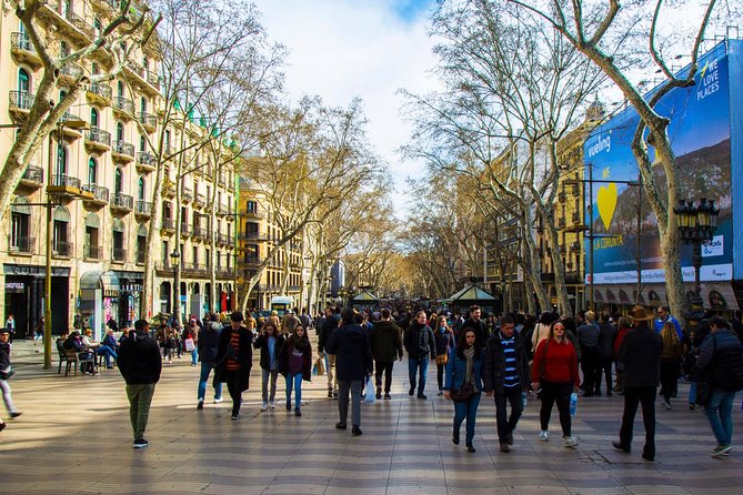 Barcelona Private Walking Tour through the City of Gaudi - Palau Güell and the Old Town squares: Gaudí before the big statements
