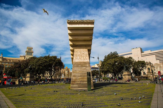 Barcelona Private Walking Tour through the City of Gaudi - Santa Maria del Pi and Canaletes: Gothic edges and living traditions