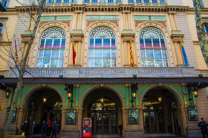 Barcelona Private Walking Tour through the City of Gaudi - La Rambla to Mirador de Colom: Columbus and first views