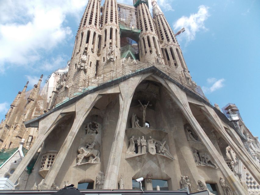 Barcelona: Private Walking Tour with a Local - Walking logistics: pace, transport options, and comfort