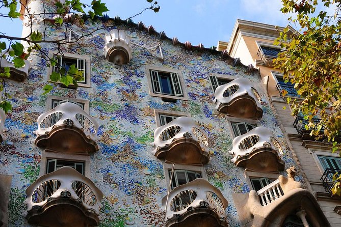 Barcelona Private Walking Tour with Skip the Line La Pedrera and Casa Batllo - Stop 4: Plaça de Catalunya for a quick city-center breath