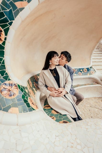 Barcelona: Professional Private Photoshoot - Language support and comfort level