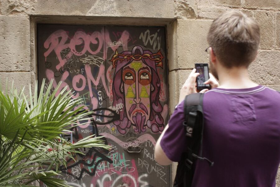 Barcelona: Raval Street Art and Graffiti Walking Tour - Why this Raval street art tour clicks (even if you think you’ve seen it all)