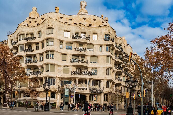 Barcelona: Reserved Entrance to Casa Mila (La Pedrera) with Audio - Timing Tips for a Smoother Visit (Without Overthinking It)