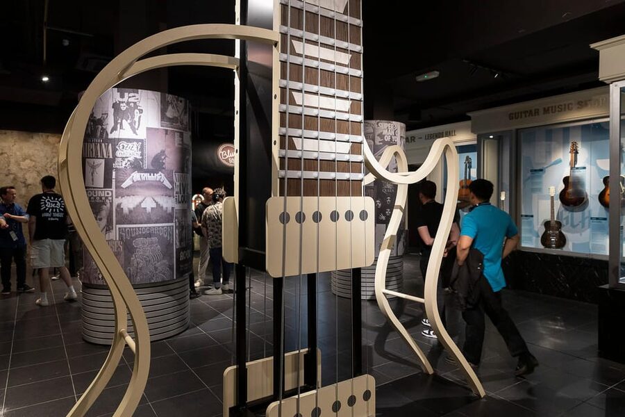 Barcelona: Rock Museum- Guitar Legends Hall - Holographic concerts: how they add context to the guitars
