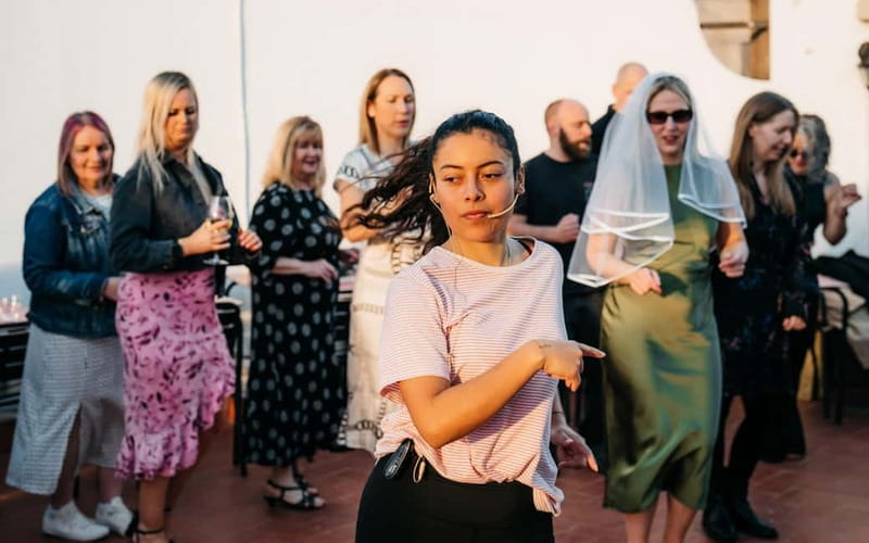 Barcelona: Rooftop Salsa Class with Bottomless Sangria - Meeting at Safestay Passeig de Gràcia and heading up to the terrace