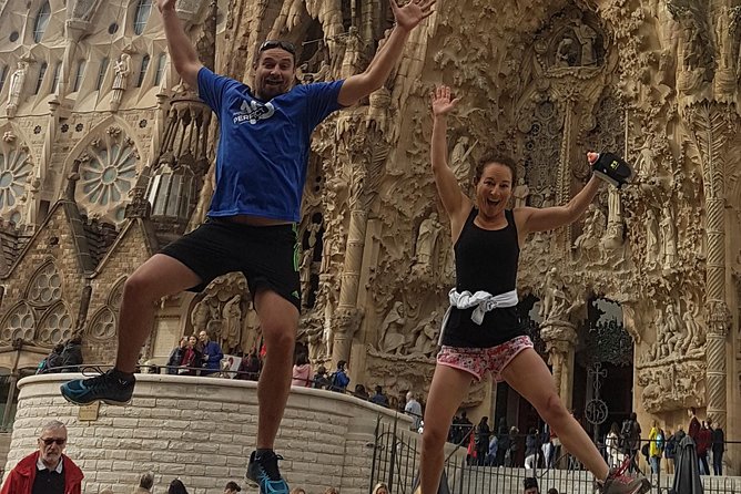 Barcelona Running Tour. Discover the city with a local - Casa Batlló: legends on a legendary façade