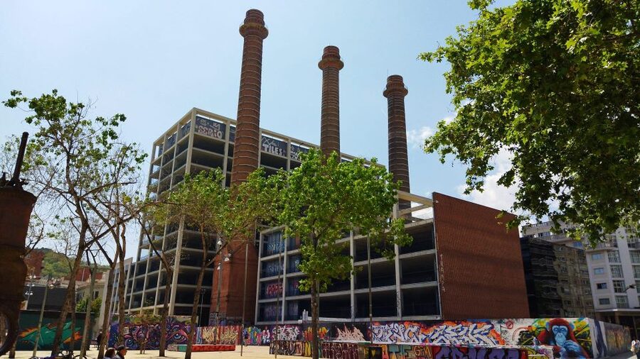Barcelona's Dark History Walking Tour in El Raval - Starting at Plaça de Castella: Sant Pere Nolasc Mercedaris Sets the Tone