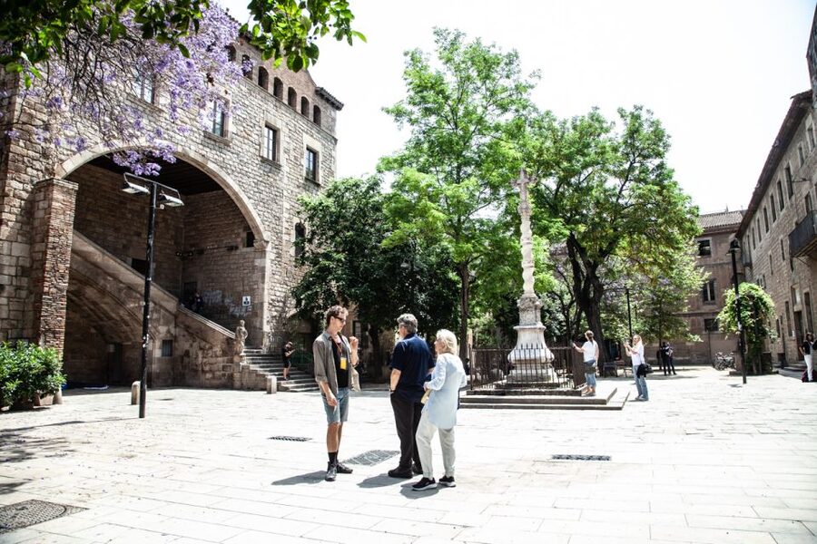 Barcelona's Dark History Walking Tour in El Raval - The Vampire of Raval Stop: Legend at a Real Address