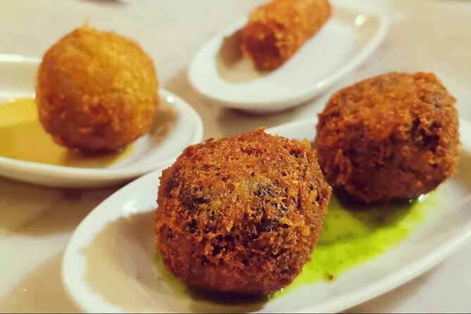 Barcelona´s Lunch or Dinner Tapas Tour: Food, drinks, happiness! - Lunch vs Dinner in the Gothic Quarter: Pick Your Best Fit