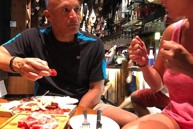 Barcelona´s Lunch or Dinner Tapas Tour: Food, drinks, happiness! - Starting at Plaça de l’Àngel and Ending by Correos