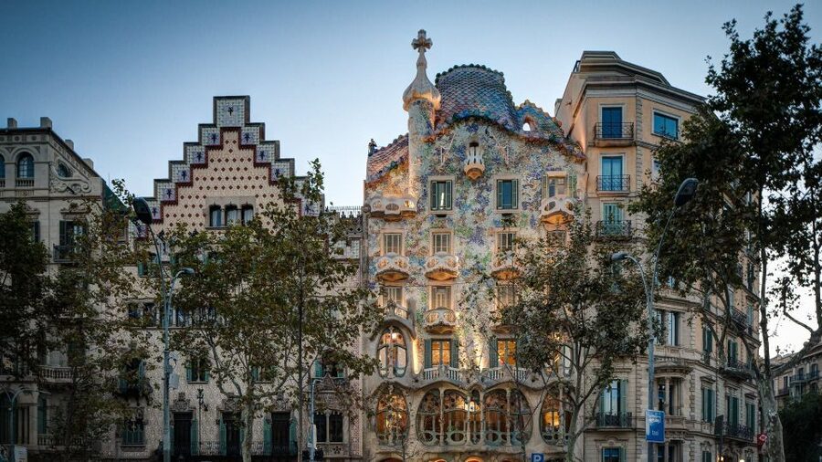 Barcelona: Sagrada Familia and City Tour with Hotel Pickup - Key highlights at a glance