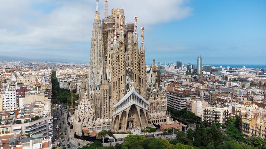 Barcelona: Sagrada Familia and Park Guell Combo Guided Tour - Key points that make this combo tour worth it