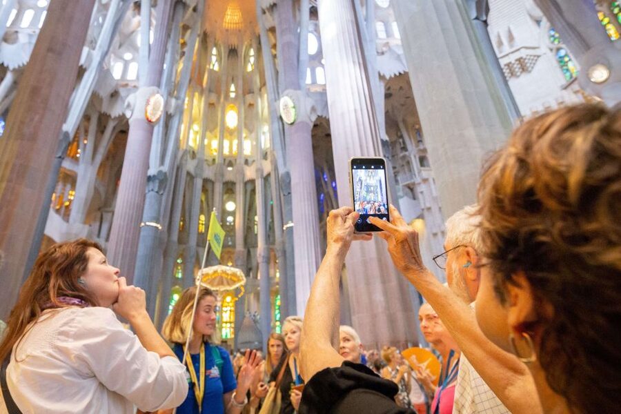 Barcelona: Sagrada Familia and Park Guell Combo Guided Tour - Park Güell on Carmel Hill: where the details feel like a story