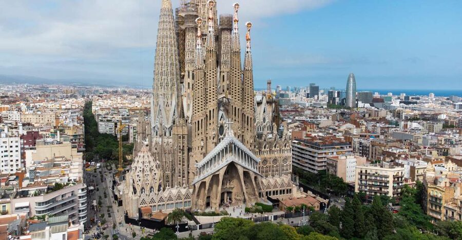 Barcelona: Sagrada Familia and Park Guell Combo Guided Tour - Who should book this Gaudí combo tour
