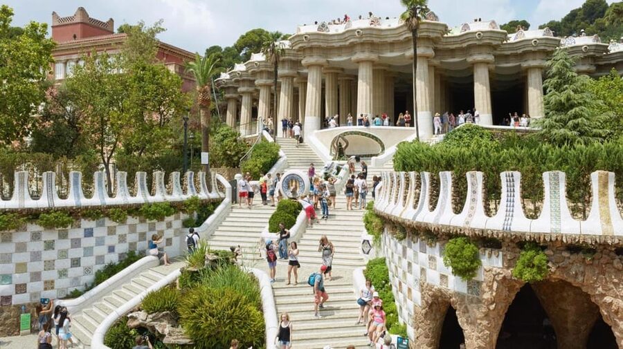 Barcelona: Sagrada Familia and Park Güell with Hotel Pickup - Hotel pickup to the Med: how the morning gets you set up
