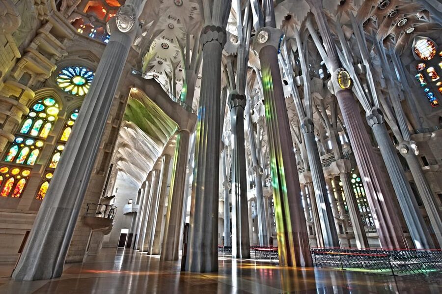 Barcelona: Sagrada Familia and Park Güell with Hotel Pickup - Small group size: why 16 people matters