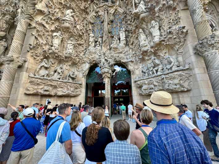 Barcelona: Sagrada Familia Entry Ticket and Guided Tour - Passion Facade: the emotional switch from birth to final days