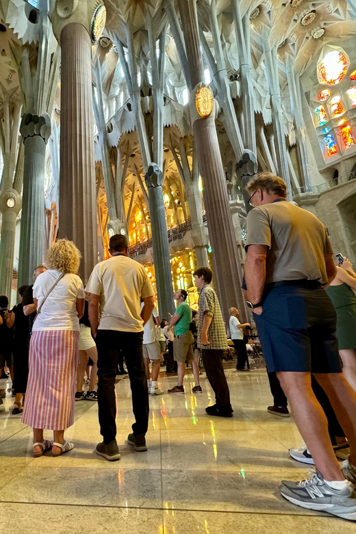 Barcelona: Sagrada Familia Entry Ticket and Guided Tour - What to wear and bring so you don’t get stopped