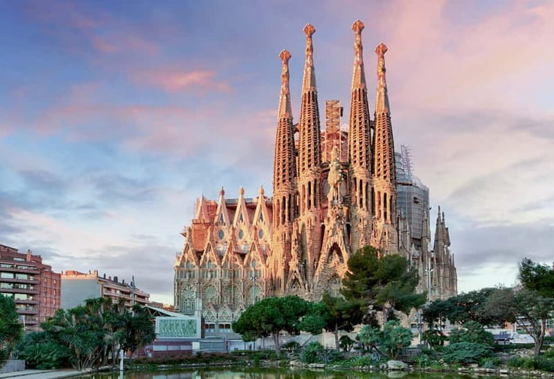 Barcelona: Sagrada Familia Evening Tour with Cava - FAQ