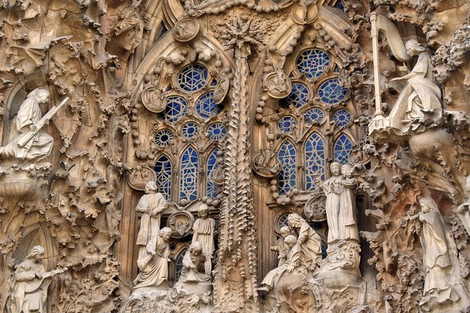 Barcelona: Sagrada Familia Fast Track Tour with Tower Option - Optional Tower Access: Elevator Up, Stairs Down, Views If Weather Allows