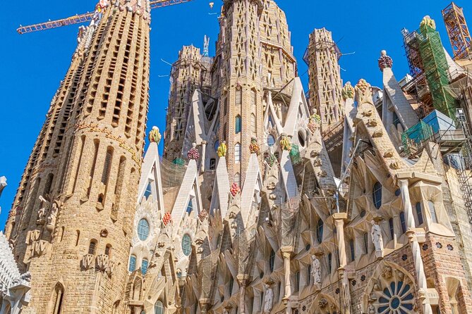 Barcelona: Sagrada Familia Fast Track Tour with Tower Option - Group Size and Listening Comfort: The Radio Earphone Advantage