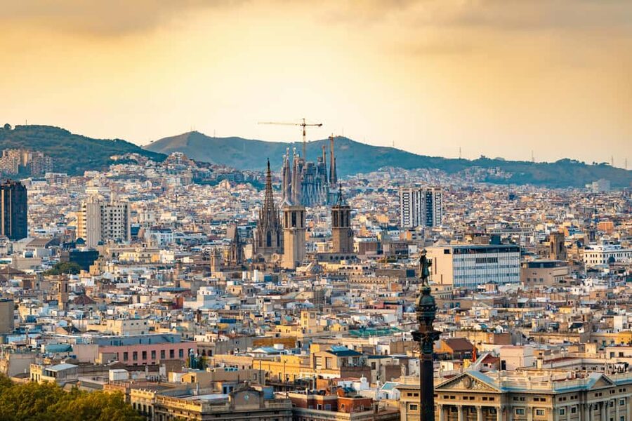 Barcelona: Sagrada Família & Gothic Quarter Walking Tour - Why Gaudí’s Unfinished Masterpiece Comes Up Again and Again