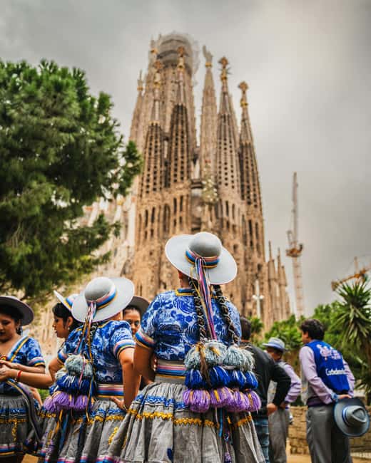 Barcelona: Sagrada Família & Gothic Quarter Walking Tour - Price and Value: Does $33 Make Sense for What You Get?